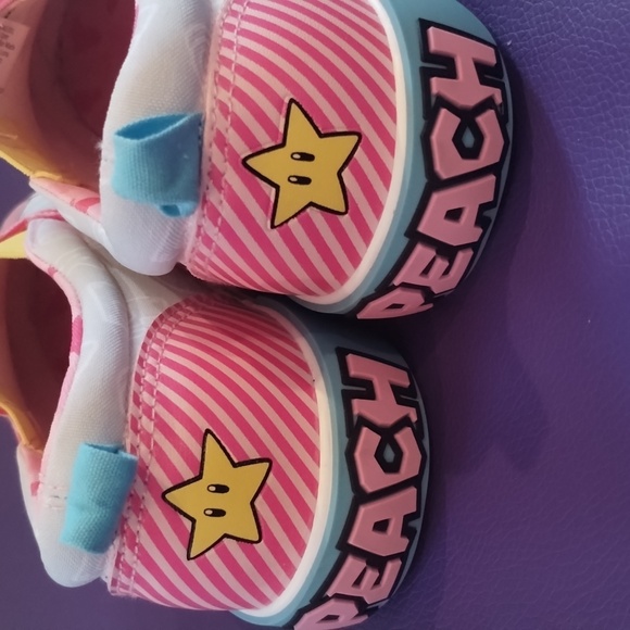 Princess Peach Mario Shoes - Picture 3 of 4